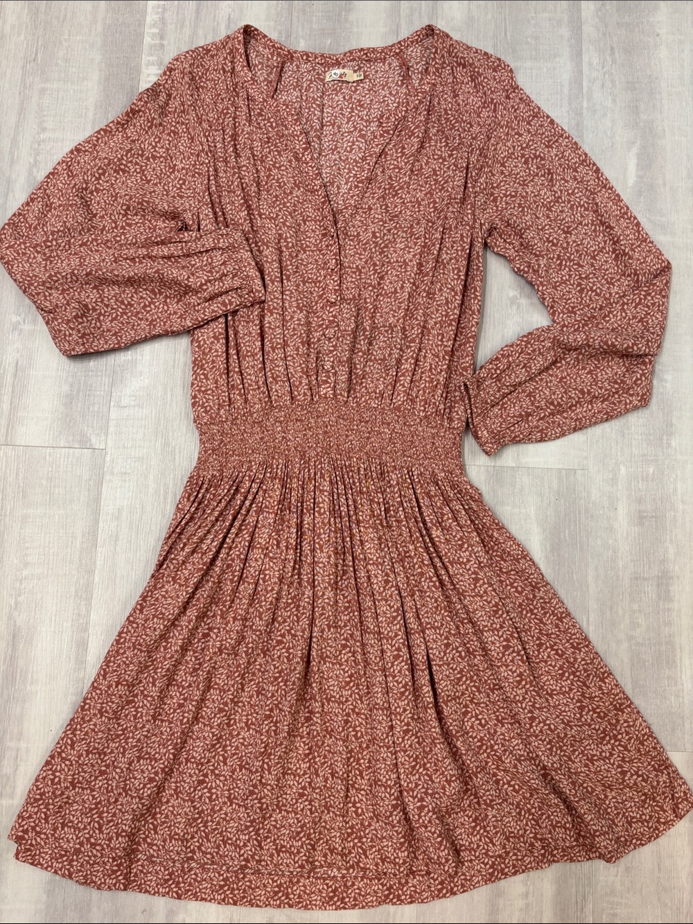 Faherty Dusty Rose & White leaves Smocked-Waist Long Sleeve Dress Small